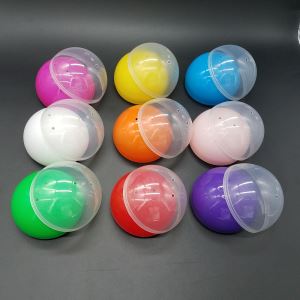 Capsule en plastique vide de demi-couleur à moitié transparente