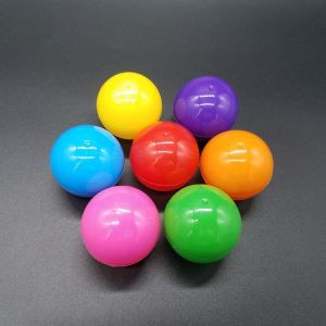 Capsule de machines distributrices vide de 3,8 cm couleur unie